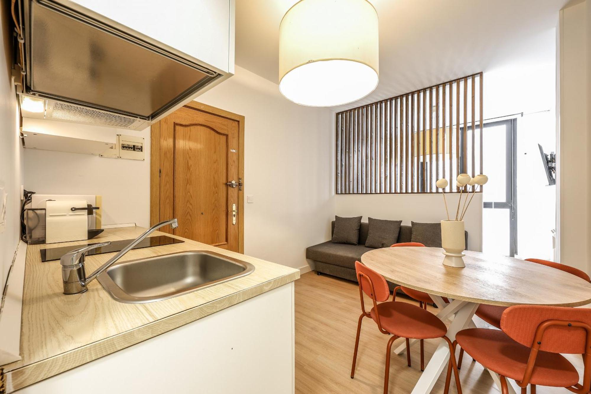 Pequeno Apartamento Reformado En Tirso De Molina Alquiler Temporal Мадрид Екстериор снимка